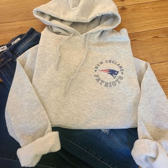 New England Patriots Retro Collage Hoodie Sweatshirt - Picture 2 of 2